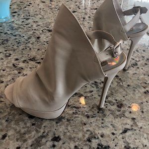 SEXY STEVE MADDEN BONE LEATHER FAWNAA HEELS